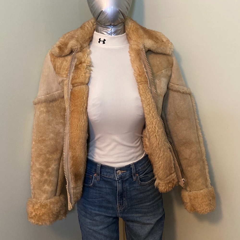 Women's Tan Shearling Zip-Up Jacket with Plush Collar - Picture 9 of 15